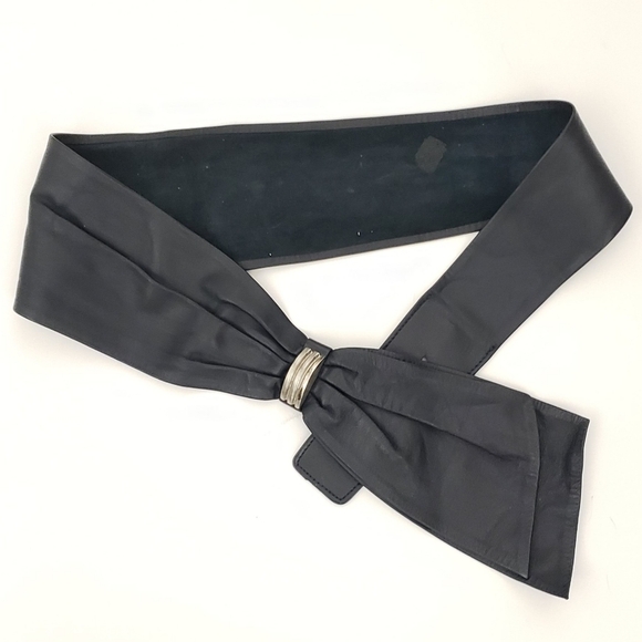 Gianni Versace | Leather Belt with Pewter Accent - Picture 6 of 14